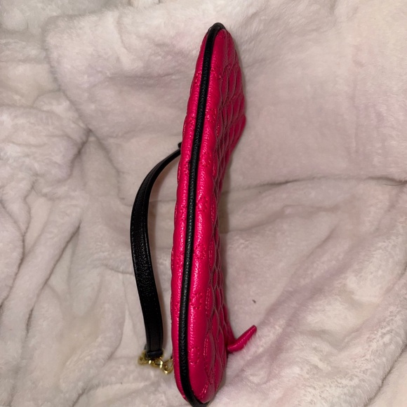 Betsey Johnson Fuchsia Quilted Wristlet shoulder bag with Gold Accents - Picture 11 of 13